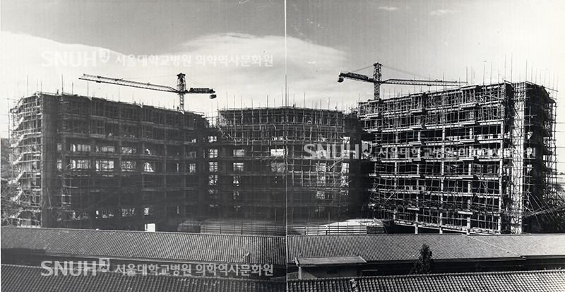 [본관 준공 및 법인화] 1970년경 - 신축병원 건립 공사중