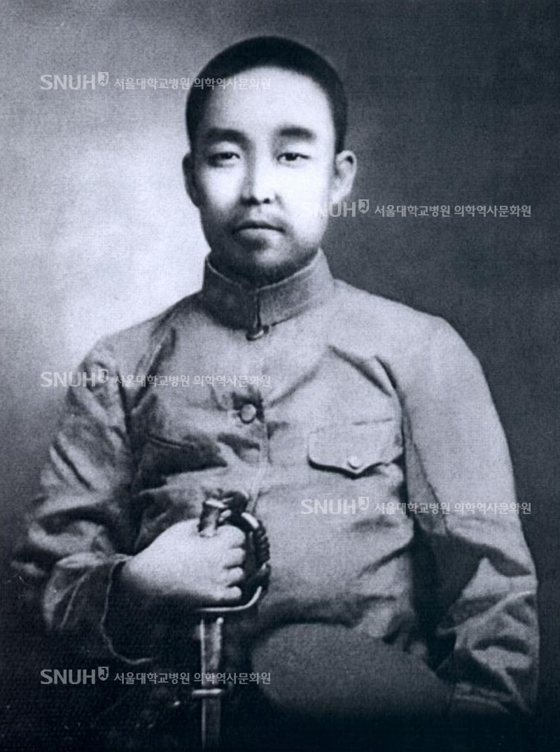  1909 - 의학교 제1회 졸업생 김교준