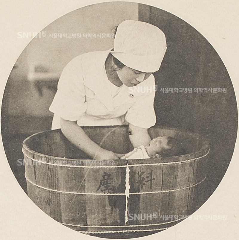 1930 - 산과의 신생아 목욕