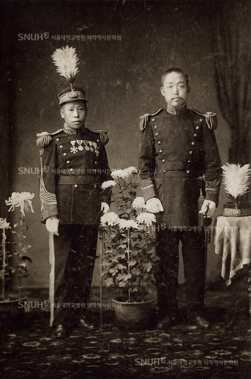 [1900년대] 의학교 교관 김익남과 제1회 졸업생 김교준 