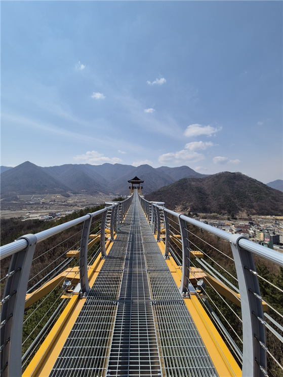 봉명산 출렁다리